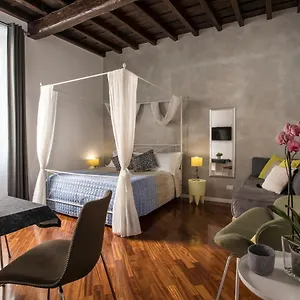Apartment Near Trevi Fountain, Rome